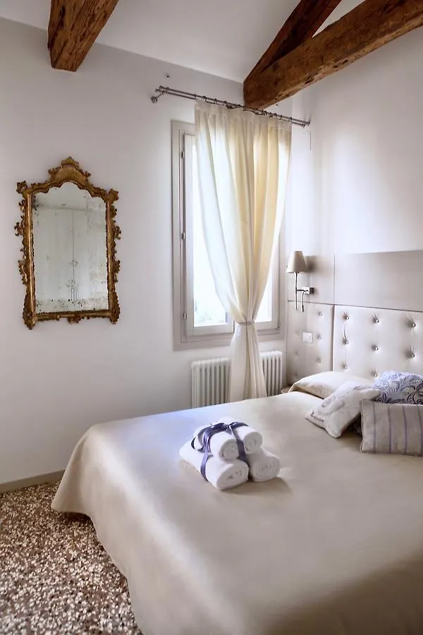 B&B Al Pozzo Di Luce Venice 2*,  Italy